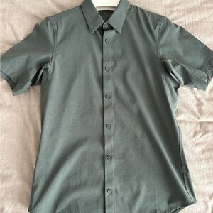 Lululemon Men's Airing Easy Green Short Sleeve Shirt